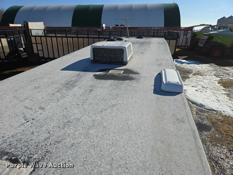 image for item EV5562 2003 Citation camper