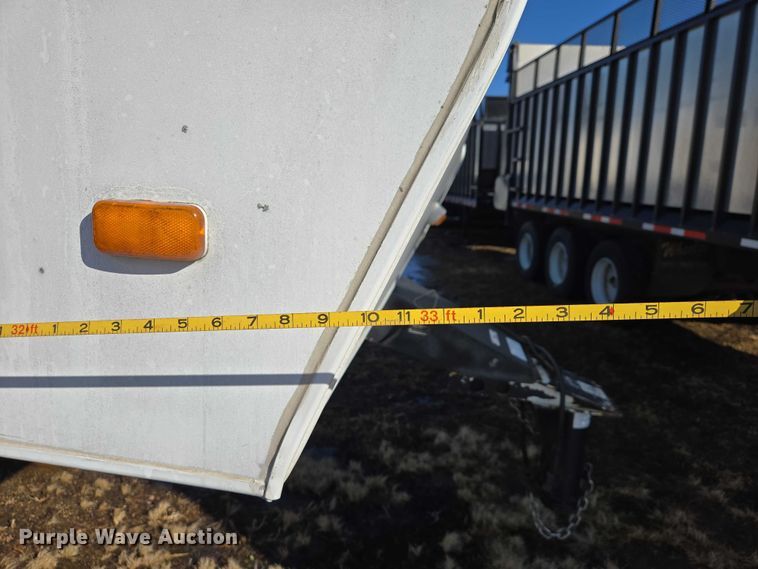 image for item EV5562 2003 Citation camper