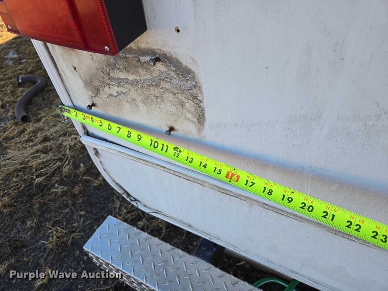 image for item EV5562 2003 Citation camper