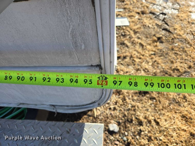 image for item EV5562 2003 Citation camper