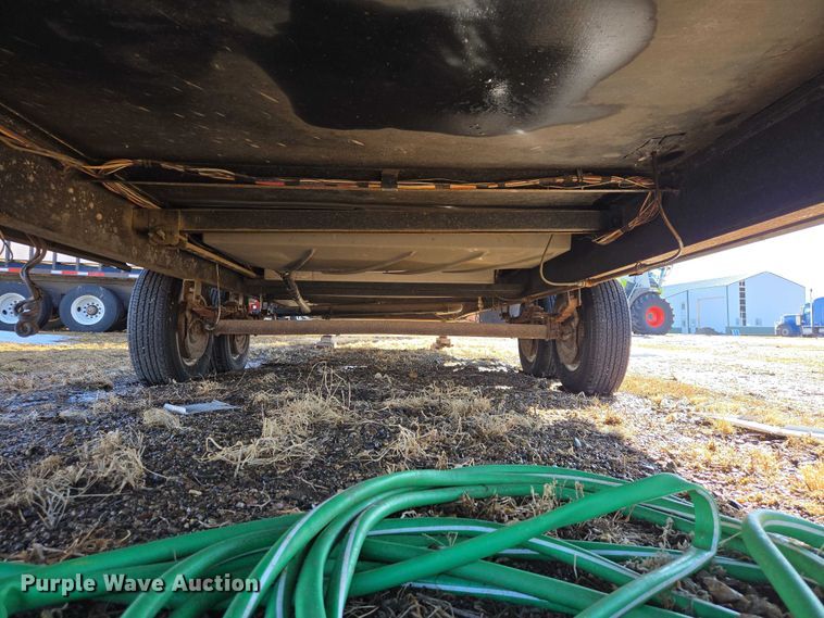 image for item EV5562 2003 Citation camper