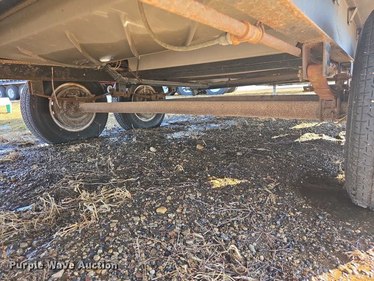 image for item EV5562 2003 Citation camper