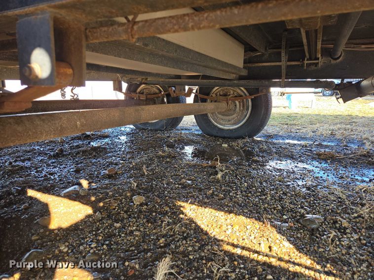 image for item EV5562 2003 Citation camper