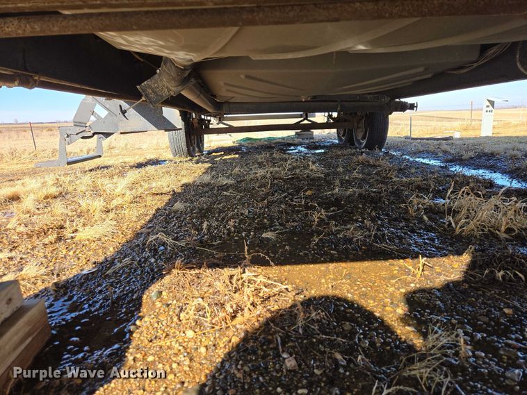 image for item EV5562 2003 Citation camper