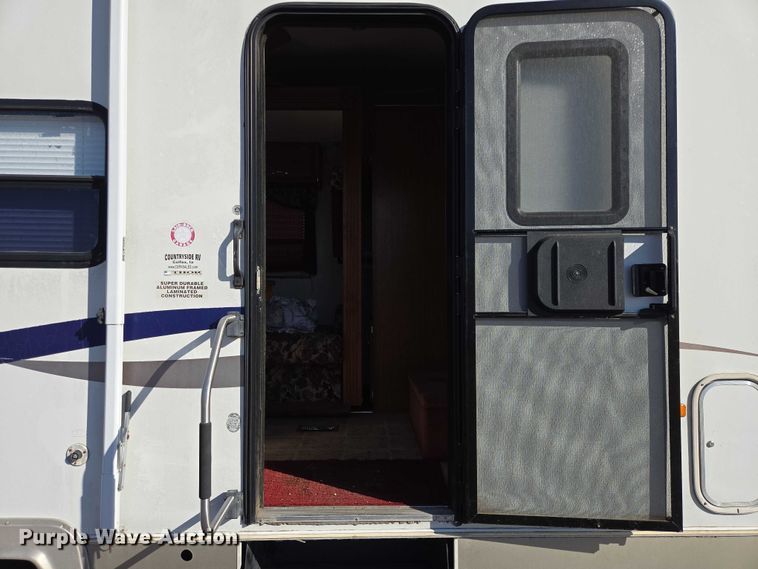 image for item EV5562 2003 Citation camper