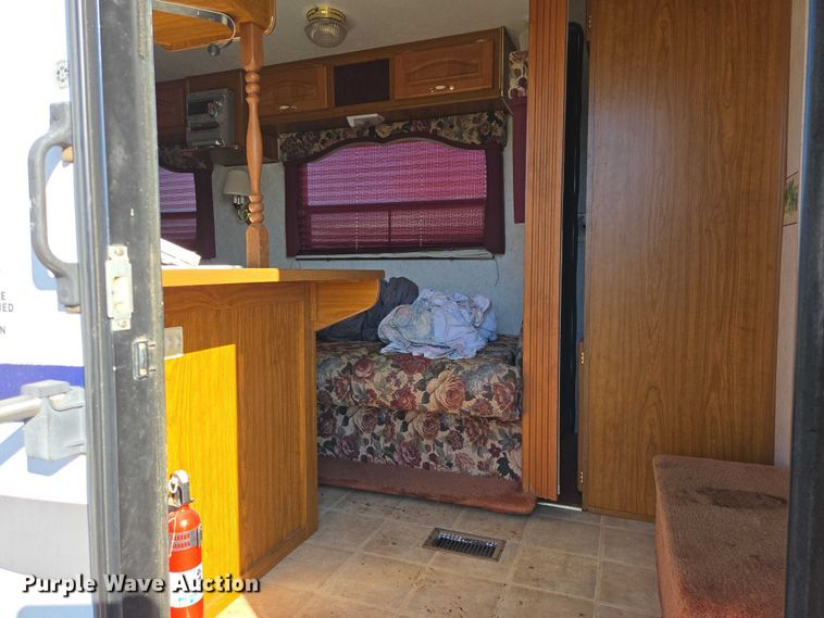 image for item EV5562 2003 Citation camper