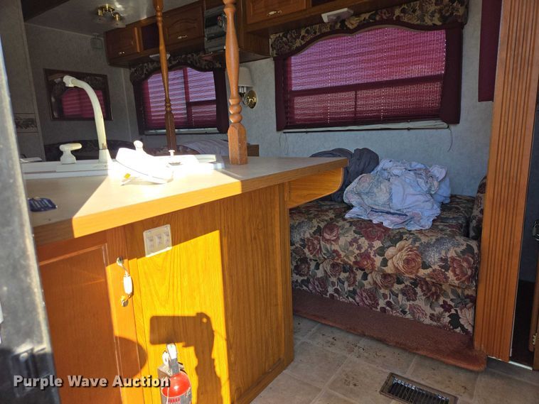 image for item EV5562 2003 Citation camper