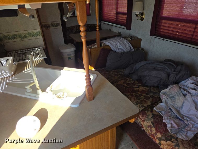 image for item EV5562 2003 Citation camper