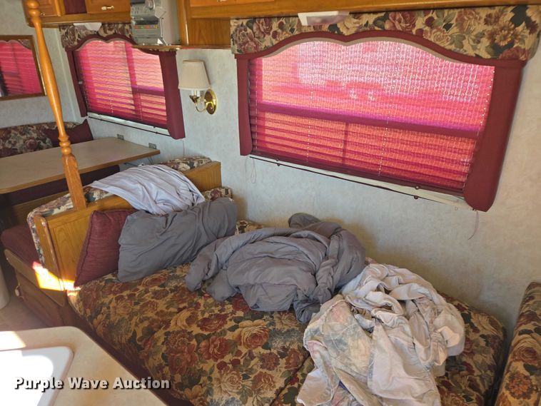 image for item EV5562 2003 Citation camper