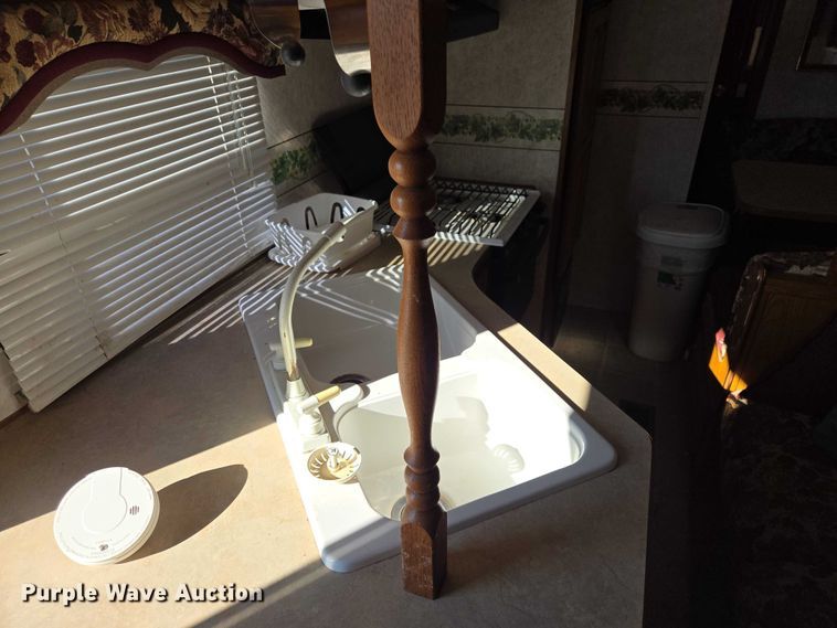 image for item EV5562 2003 Citation camper