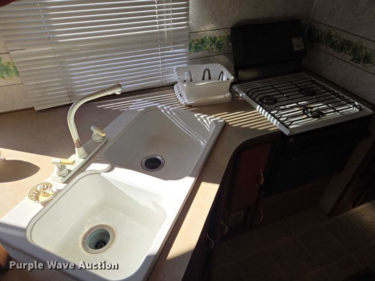 image for item EV5562 2003 Citation camper