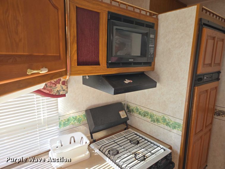 image for item EV5562 2003 Citation camper