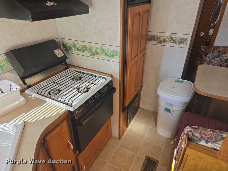 image for item EV5562 2003 Citation camper