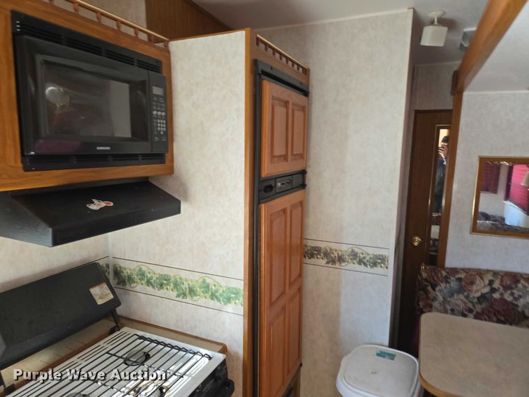 image for item EV5562 2003 Citation camper