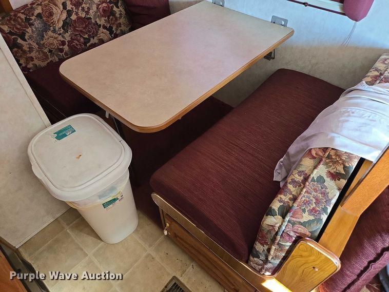 image for item EV5562 2003 Citation camper