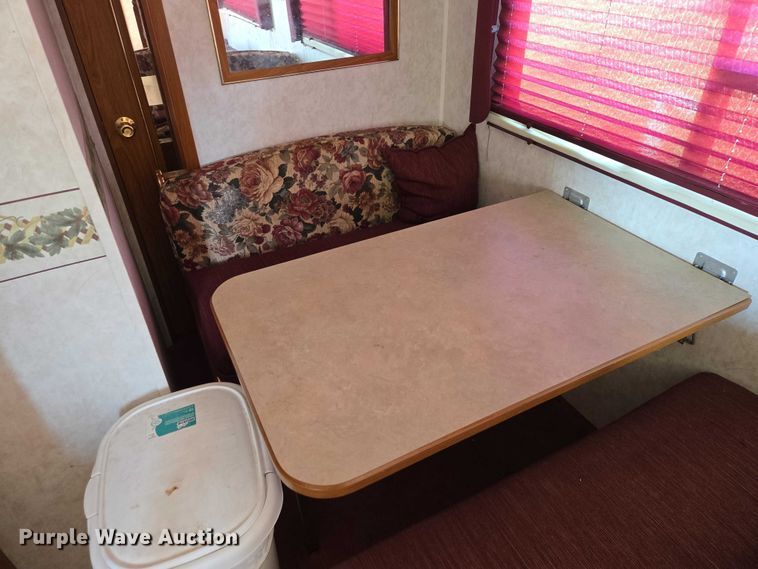 image for item EV5562 2003 Citation camper