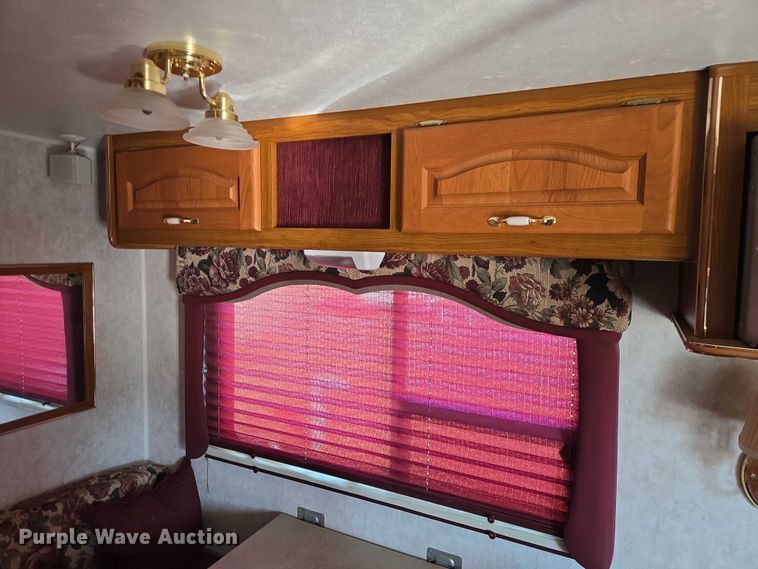 image for item EV5562 2003 Citation camper