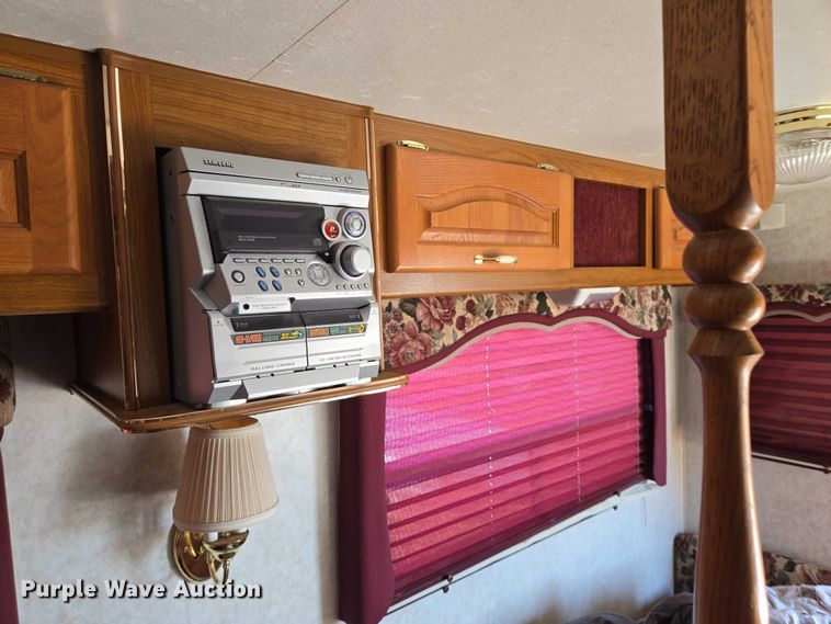 image for item EV5562 2003 Citation camper