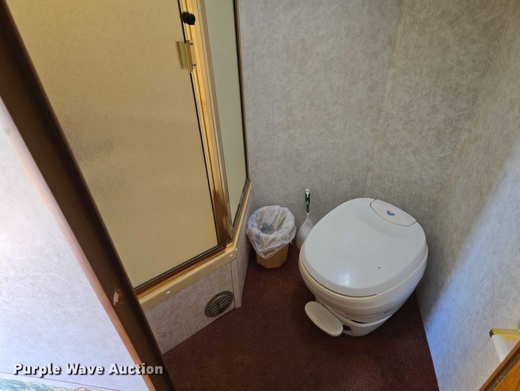 image for item EV5562 2003 Citation camper