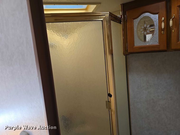 image for item EV5562 2003 Citation camper