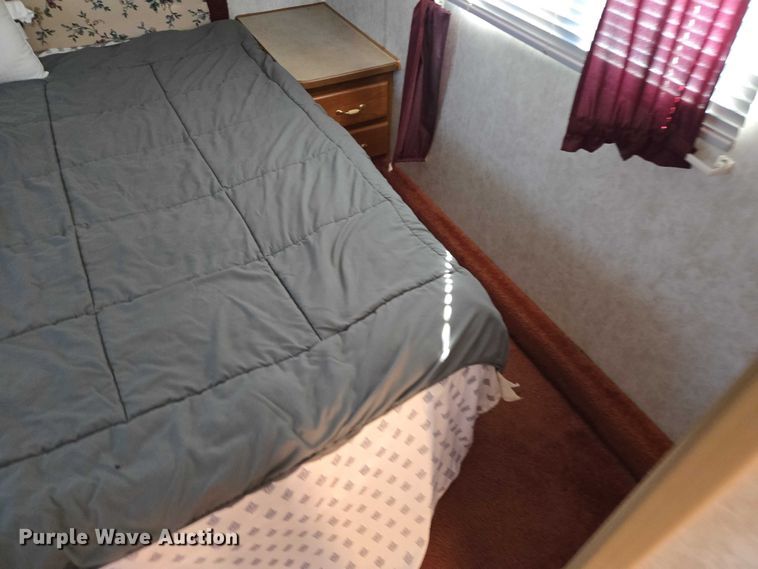 image for item EV5562 2003 Citation camper