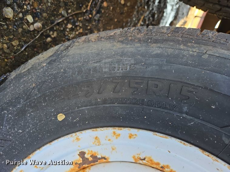 image for item EV5562 2003 Citation camper