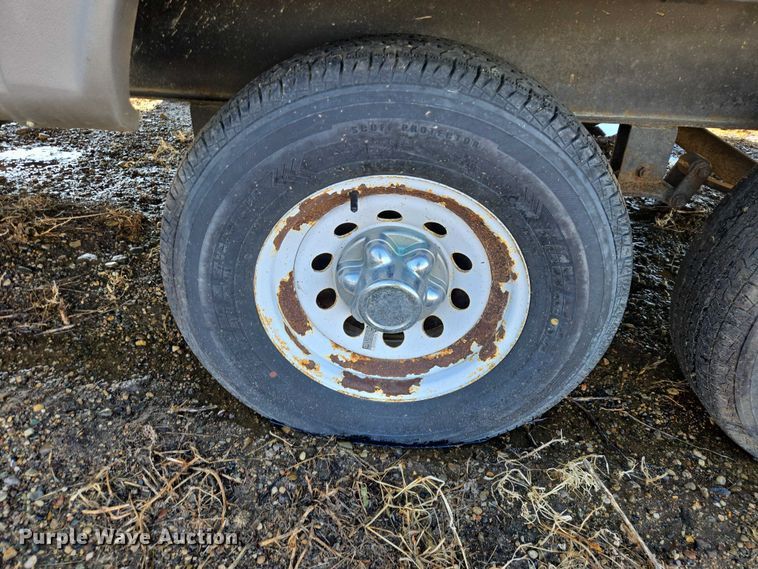 image for item EV5562 2003 Citation camper