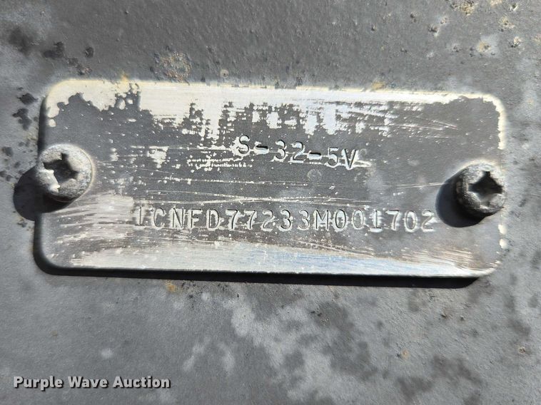 image for item EV5562 2003 Citation camper