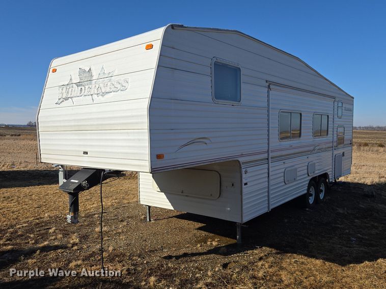 image for item EV5563 2000 Fleetwood Wilderness camper