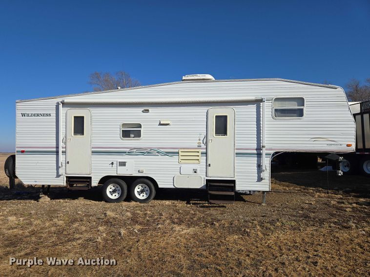 image for item EV5563 2000 Fleetwood Wilderness camper