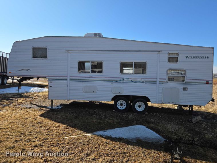 image for item EV5563 2000 Fleetwood Wilderness camper