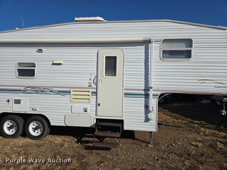 image for item EV5563 2000 Fleetwood Wilderness camper