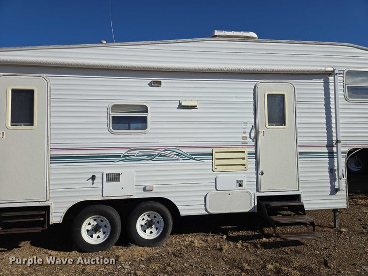 image for item EV5563 2000 Fleetwood Wilderness camper