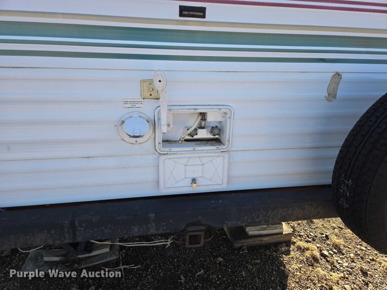 image for item EV5563 2000 Fleetwood Wilderness camper