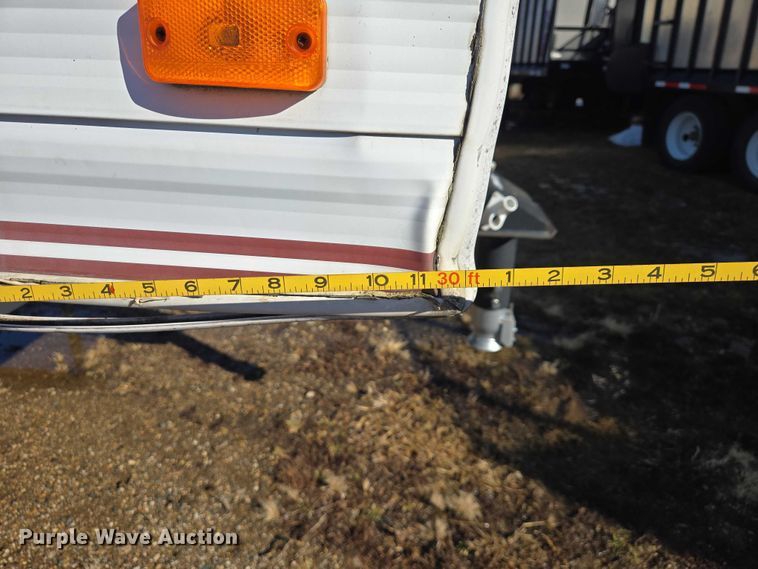 image for item EV5563 2000 Fleetwood Wilderness camper