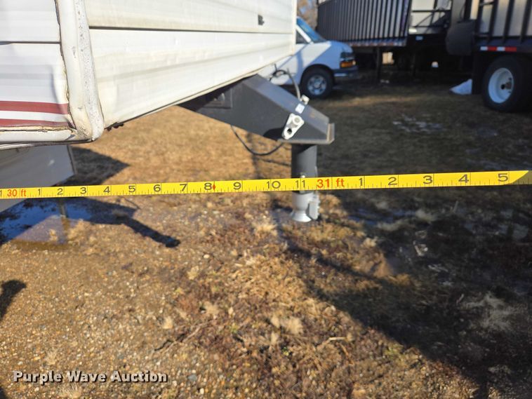 image for item EV5563 2000 Fleetwood Wilderness camper