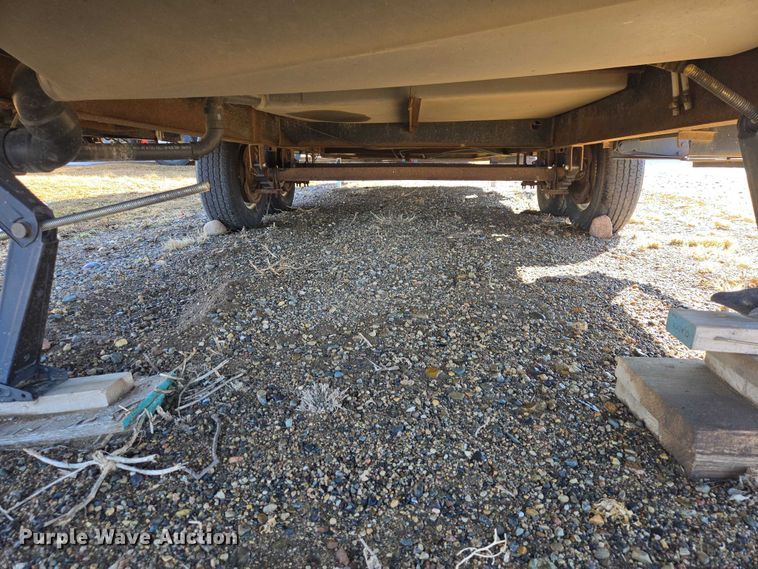 image for item EV5563 2000 Fleetwood Wilderness camper