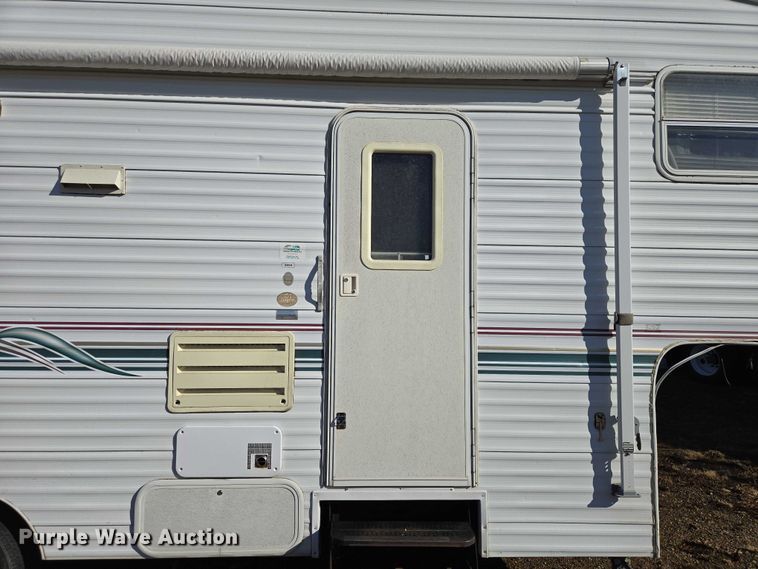 image for item EV5563 2000 Fleetwood Wilderness camper