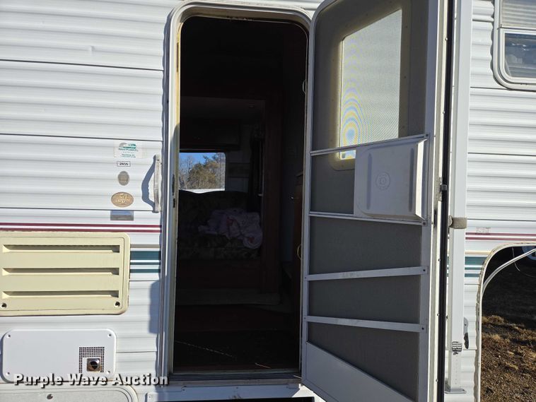 image for item EV5563 2000 Fleetwood Wilderness camper