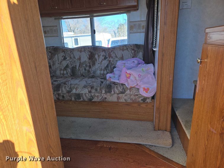 image for item EV5563 2000 Fleetwood Wilderness camper