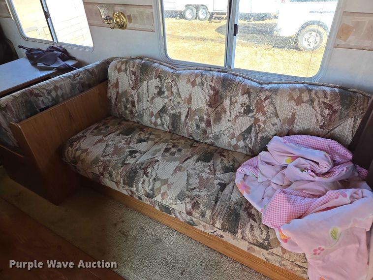 image for item EV5563 2000 Fleetwood Wilderness camper