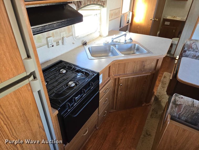 image for item EV5563 2000 Fleetwood Wilderness camper