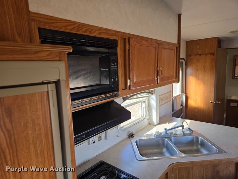 image for item EV5563 2000 Fleetwood Wilderness camper