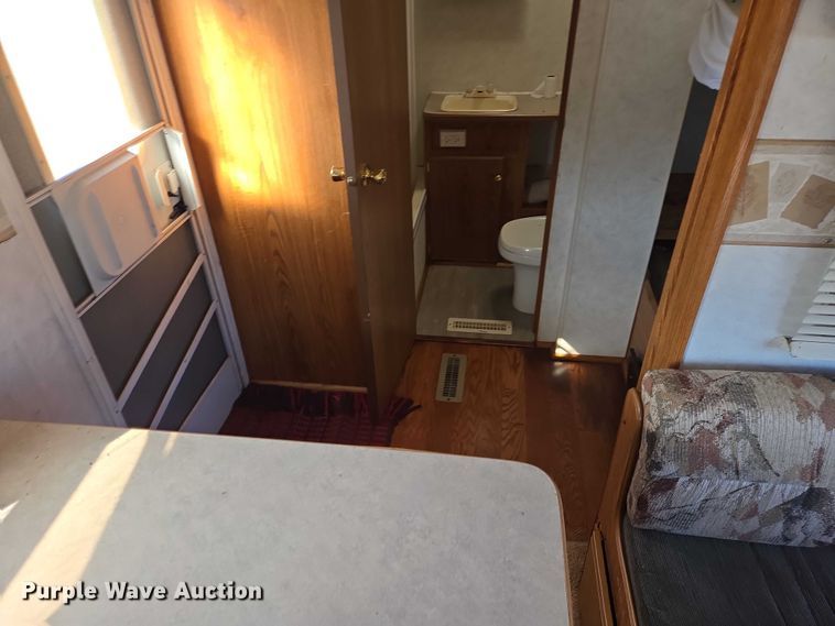 image for item EV5563 2000 Fleetwood Wilderness camper