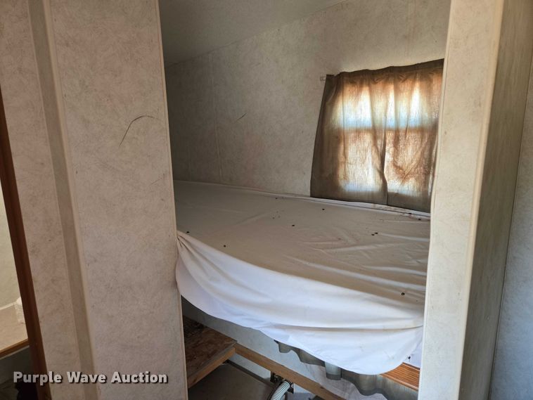 image for item EV5563 2000 Fleetwood Wilderness camper