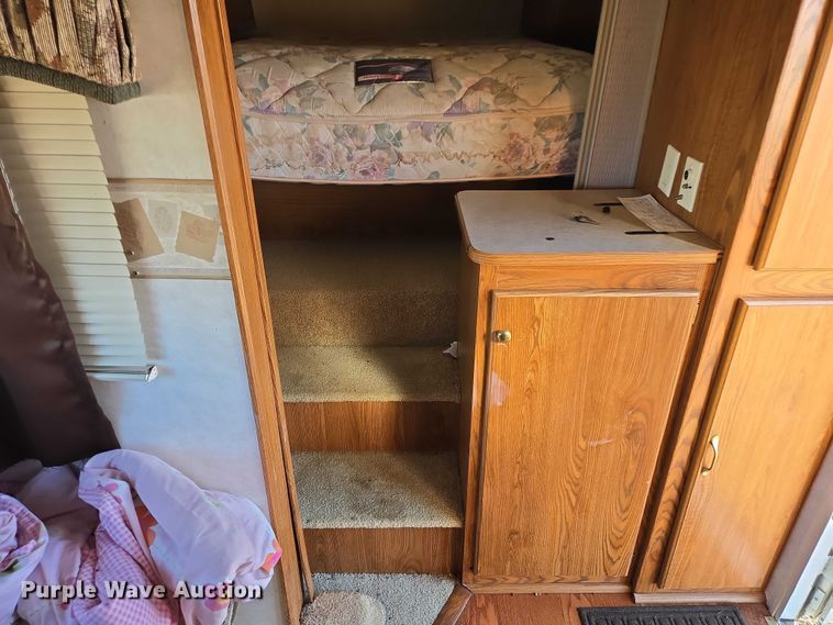 image for item EV5563 2000 Fleetwood Wilderness camper