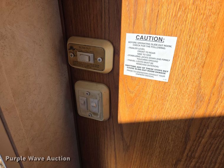 image for item EV5563 2000 Fleetwood Wilderness camper