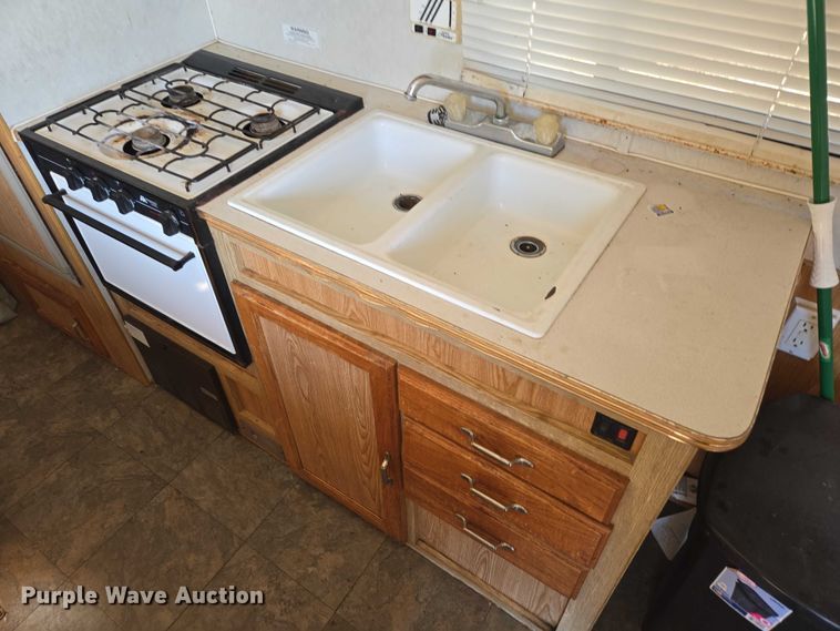 image for item EV5564 1996 Skyline Nomad camper