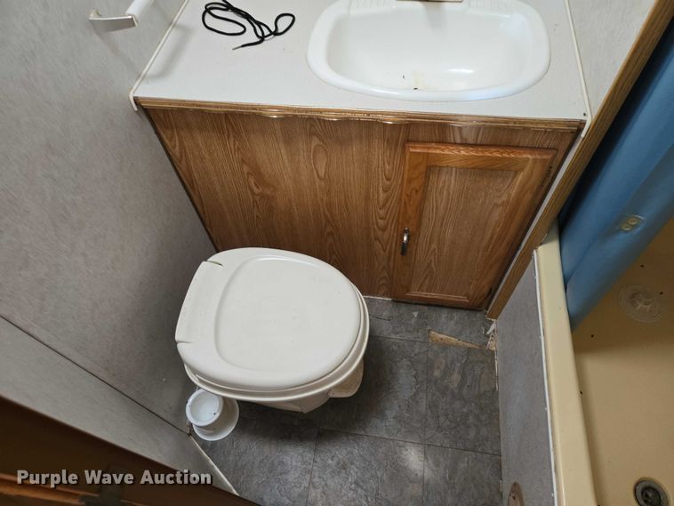 image for item EV5564 1996 Skyline Nomad camper