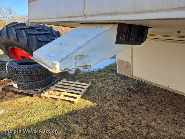 image for item EV5566 1998 Fleetwood Terry camper